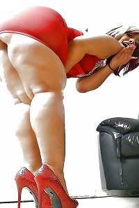 Bootyfull immense big giant balls butt booty girls ladies babes